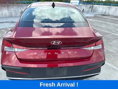 2024 Hyundai Elantra SE
