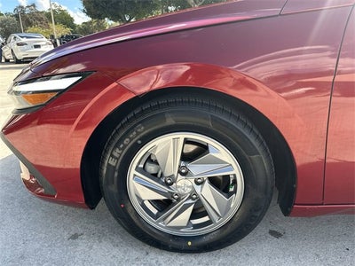 2024 Hyundai Elantra SE