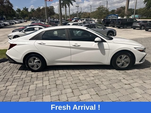 2024 Hyundai Elantra SE