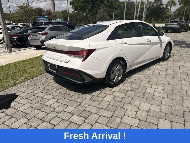 2024 Hyundai Elantra SE