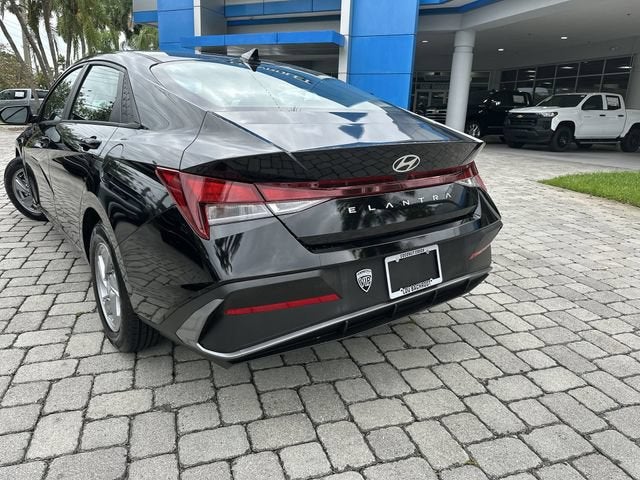 2024 Hyundai Elantra SE