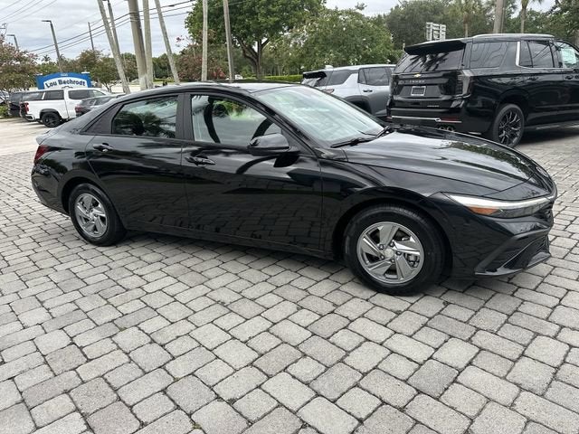 2024 Hyundai Elantra SE