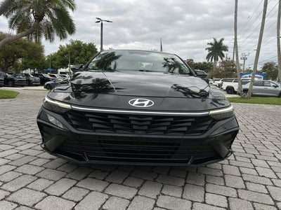 2024 Hyundai Elantra SE