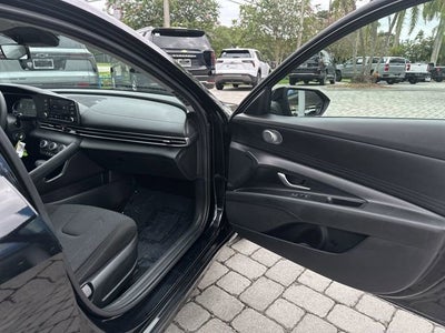 2024 Hyundai Elantra SE