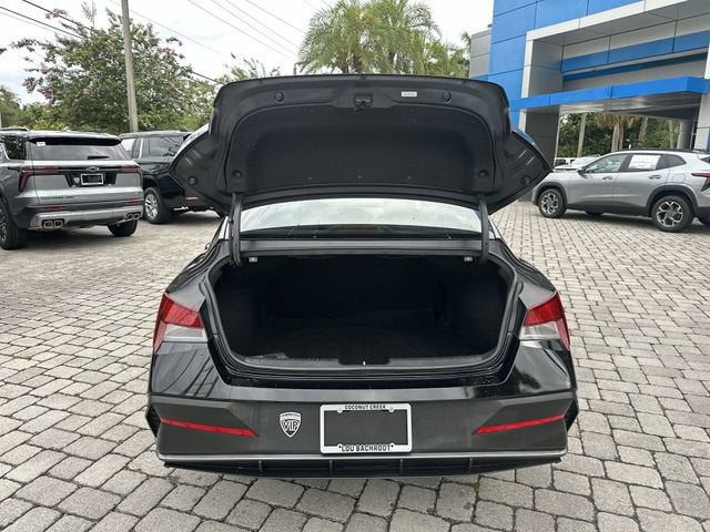 2024 Hyundai Elantra SE