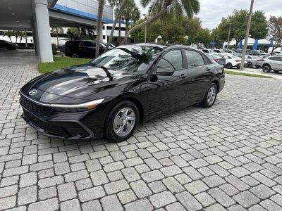 2024 Hyundai Elantra SE