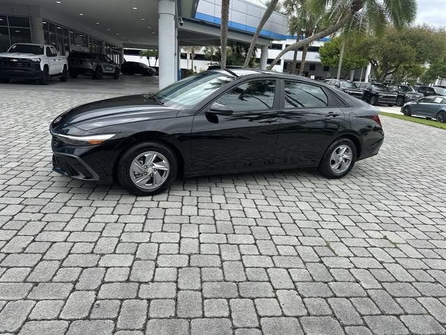 2024 Hyundai Elantra SE