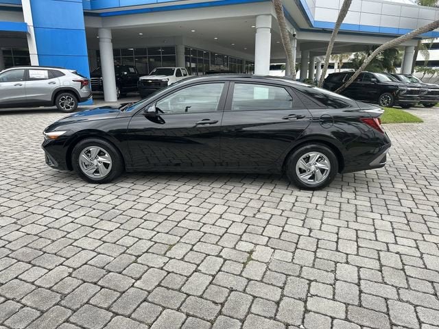 2024 Hyundai Elantra SE