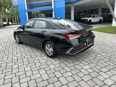 2024 Hyundai Elantra SE