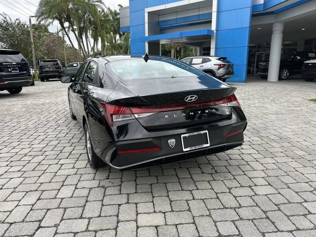 2024 Hyundai Elantra SE