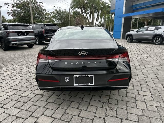 2024 Hyundai Elantra SE