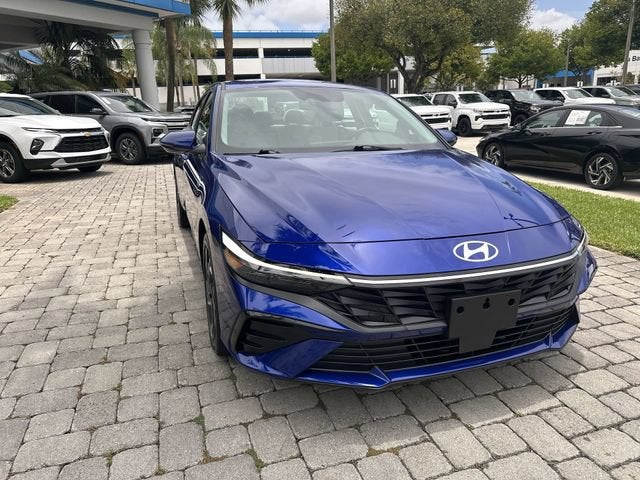 2025 Hyundai Elantra Hybrid Limited
