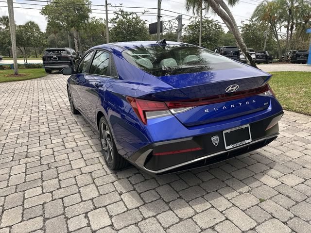 2025 Hyundai Elantra Hybrid Limited
