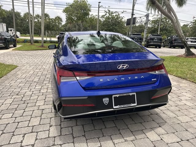 2025 Hyundai Elantra Hybrid Limited