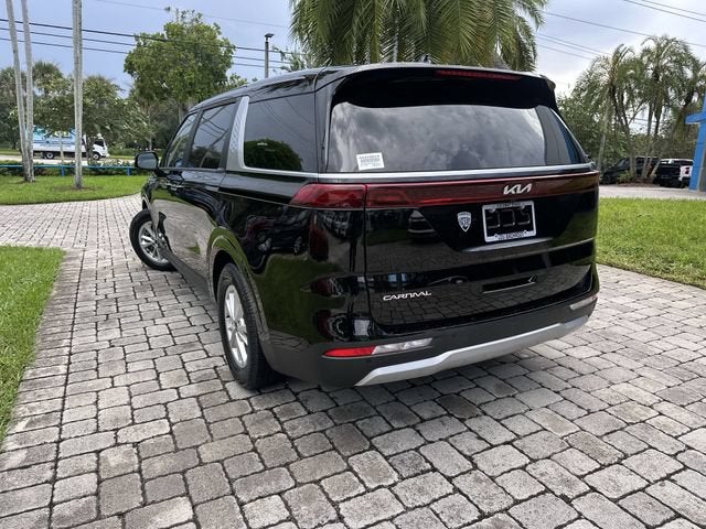 2024 Kia Carnival LX
