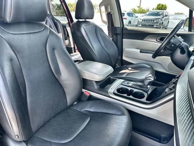 2024 Kia Carnival LX