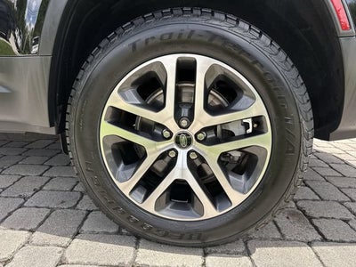 2023 Land Rover Defender SE
