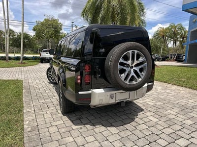 2023 Land Rover Defender SE