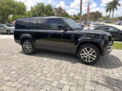 2023 Land Rover Defender SE