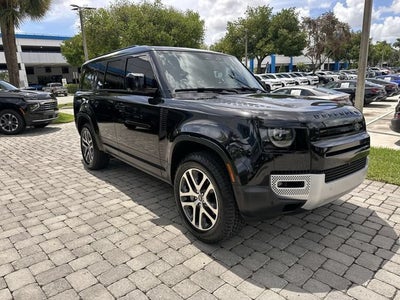 2023 Land Rover Defender SE
