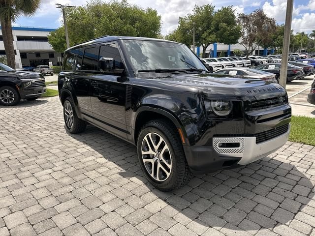 2023 Land Rover Defender SE