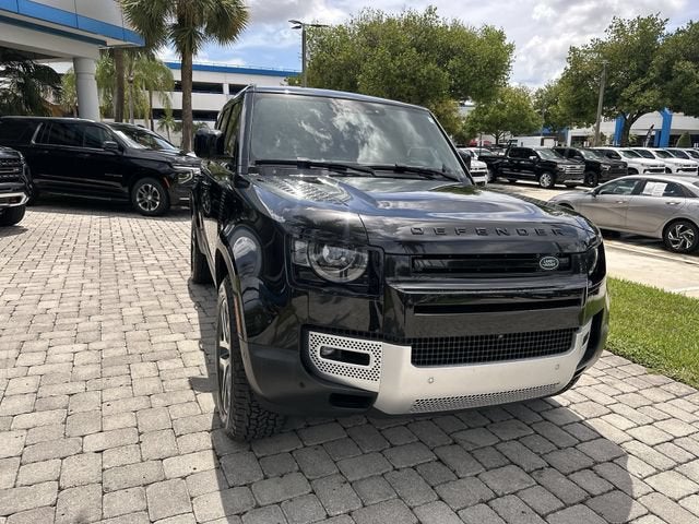 2023 Land Rover Defender SE