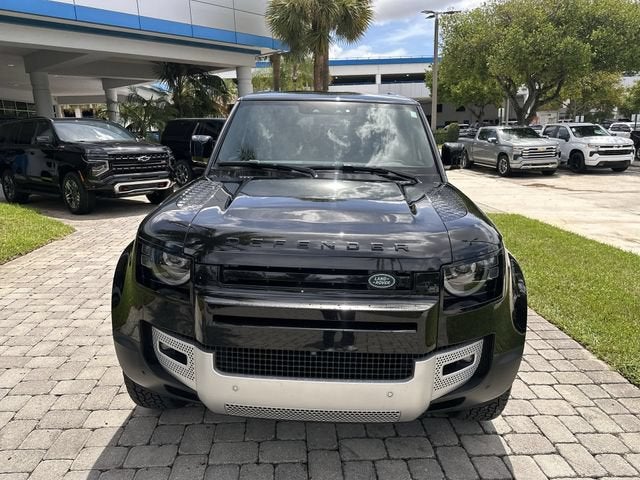 2023 Land Rover Defender SE