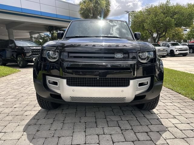 2023 Land Rover Defender SE