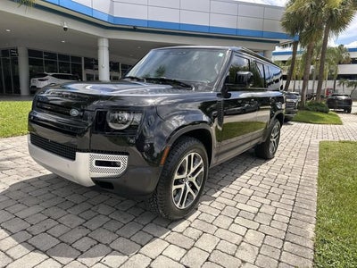 2023 Land Rover Defender SE