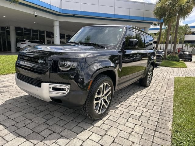 2023 Land Rover Defender SE