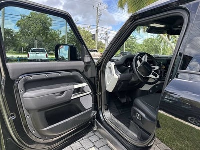 2023 Land Rover Defender SE