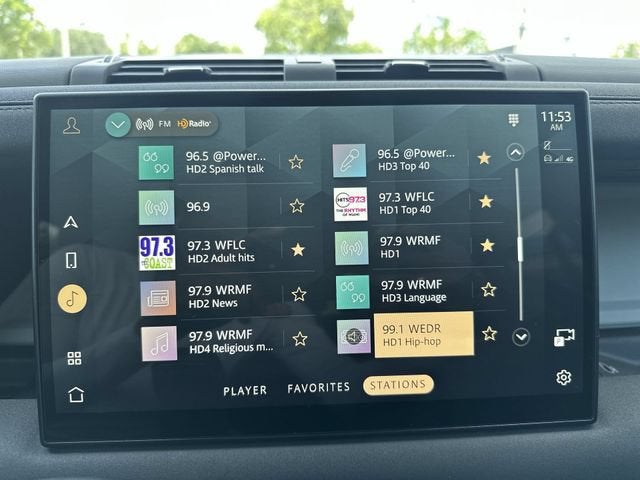 2023 Land Rover Defender SE