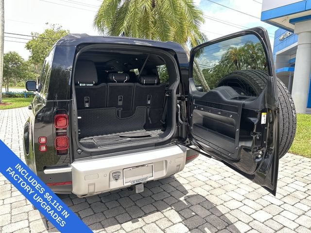 2023 Land Rover Defender SE