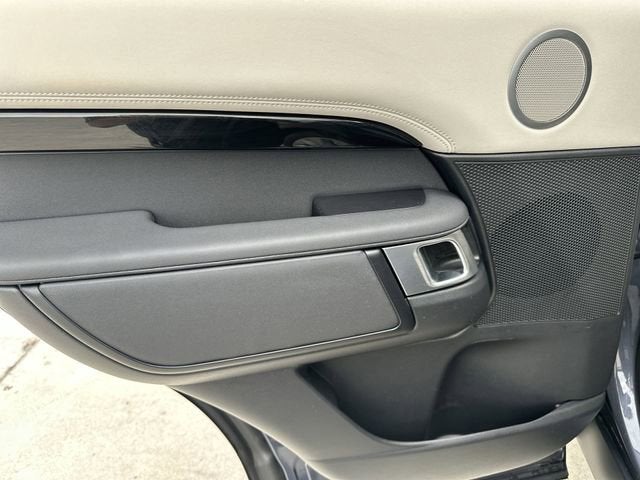 2025 Land Rover Discovery S