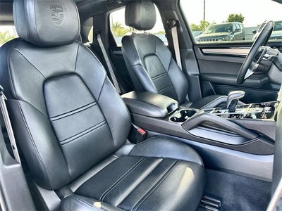 2023 Porsche Cayenne PLATINUM EDITION