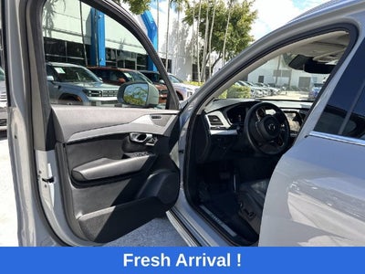 2024 Volvo XC90 Core Bright Theme