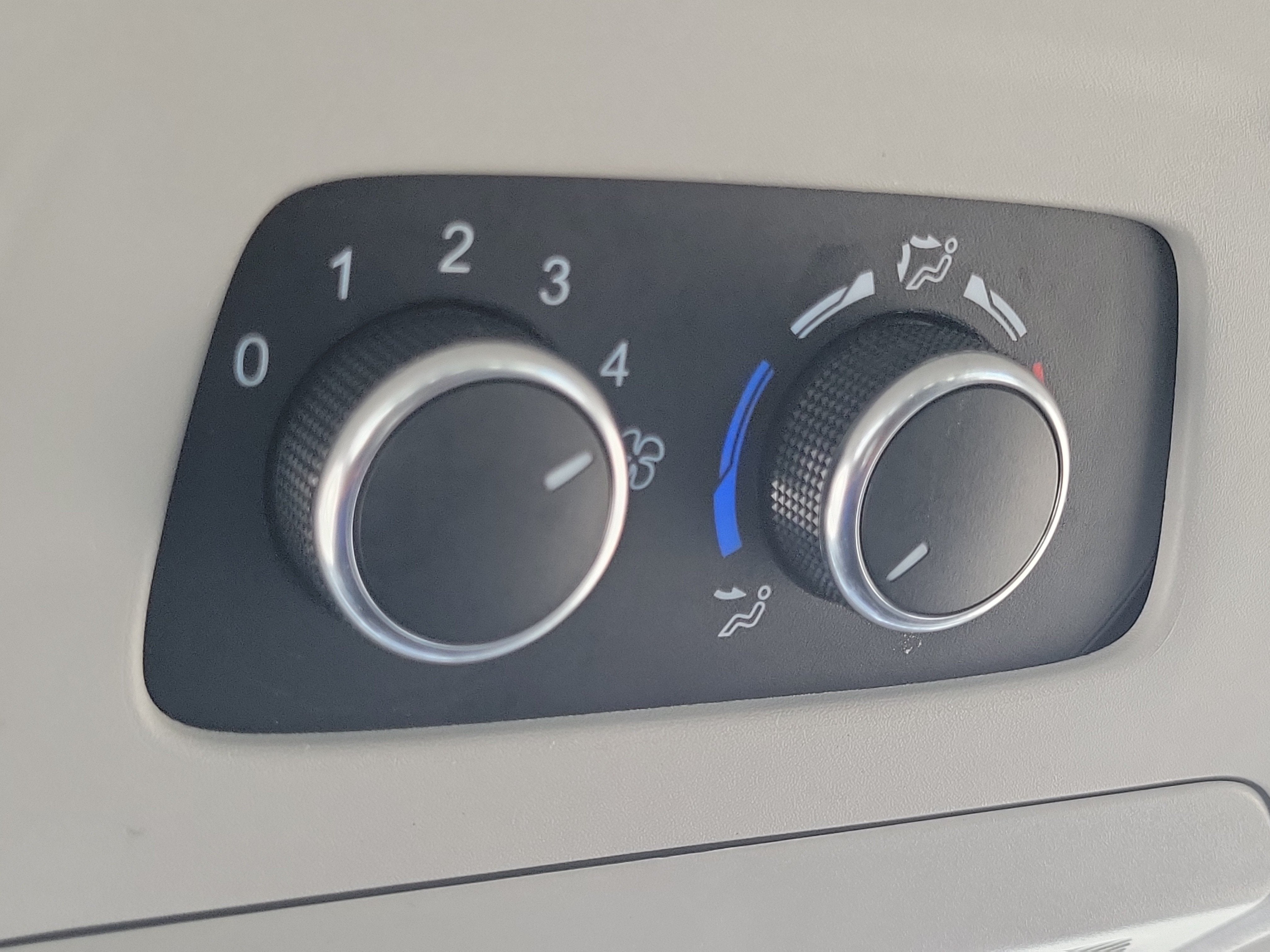 2024 Ford Transit Passenger Wagon XL
