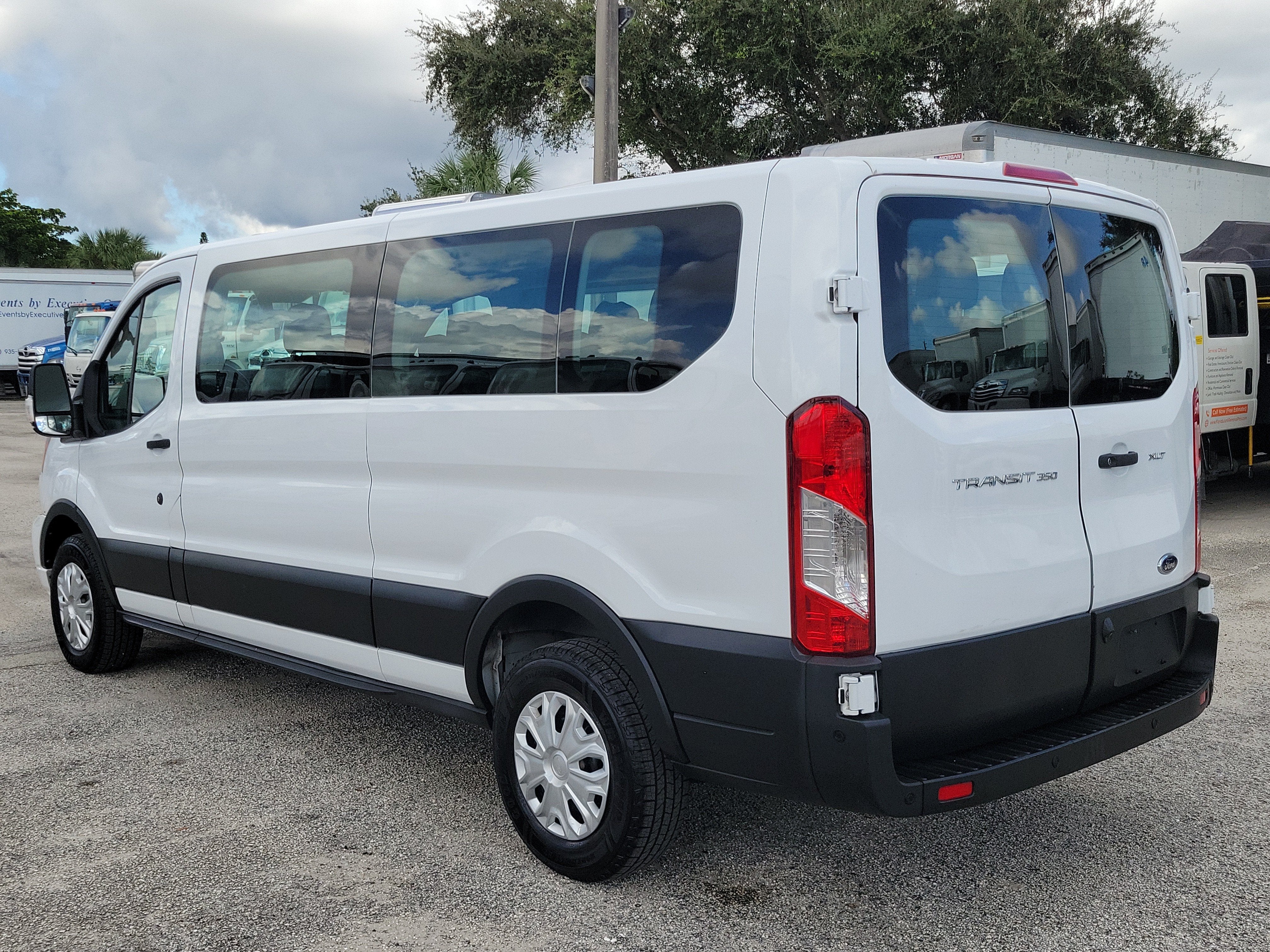 2022 Ford Transit Passenger Wagon XL