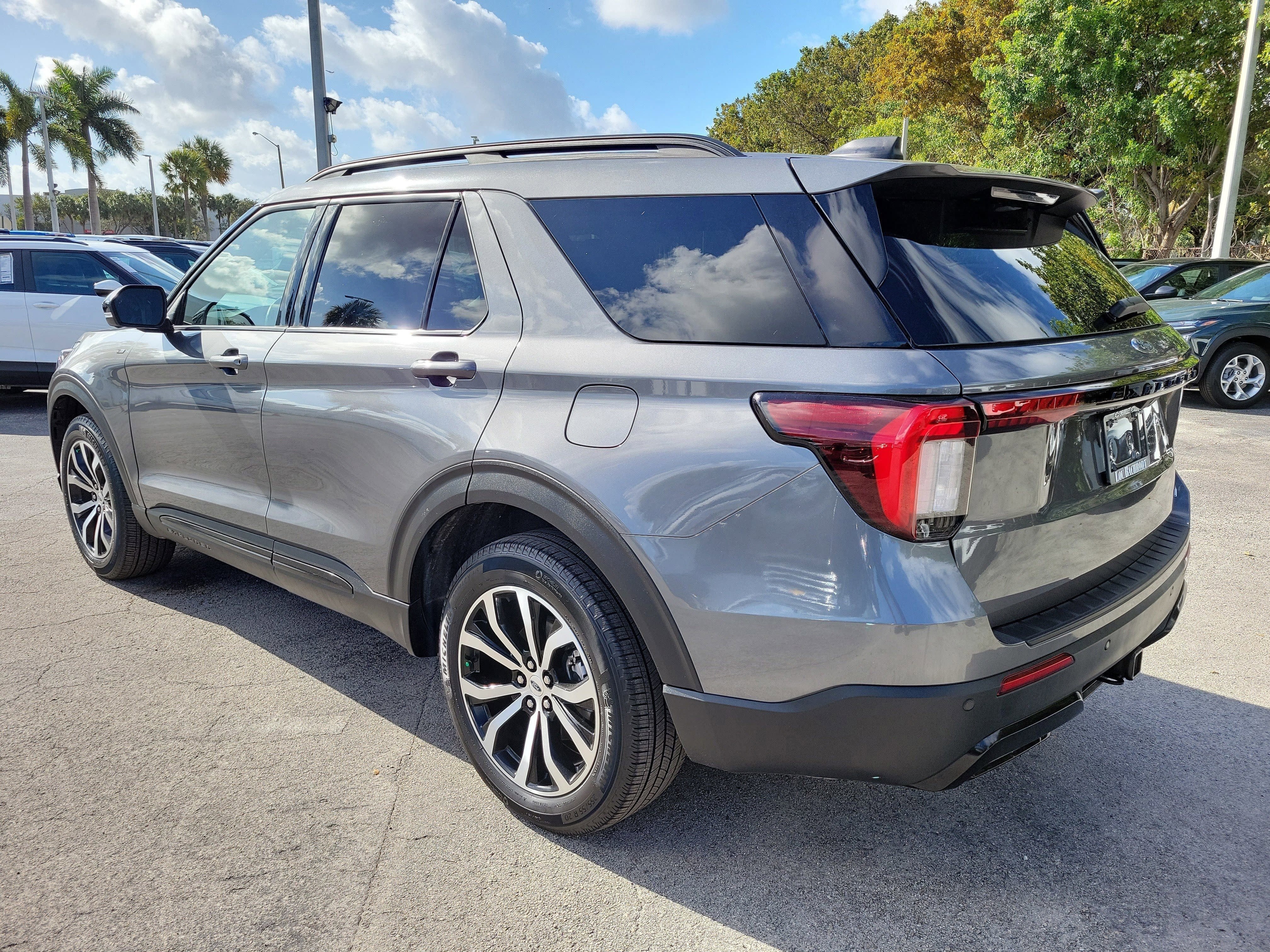 2025 Ford Explorer ST-Line