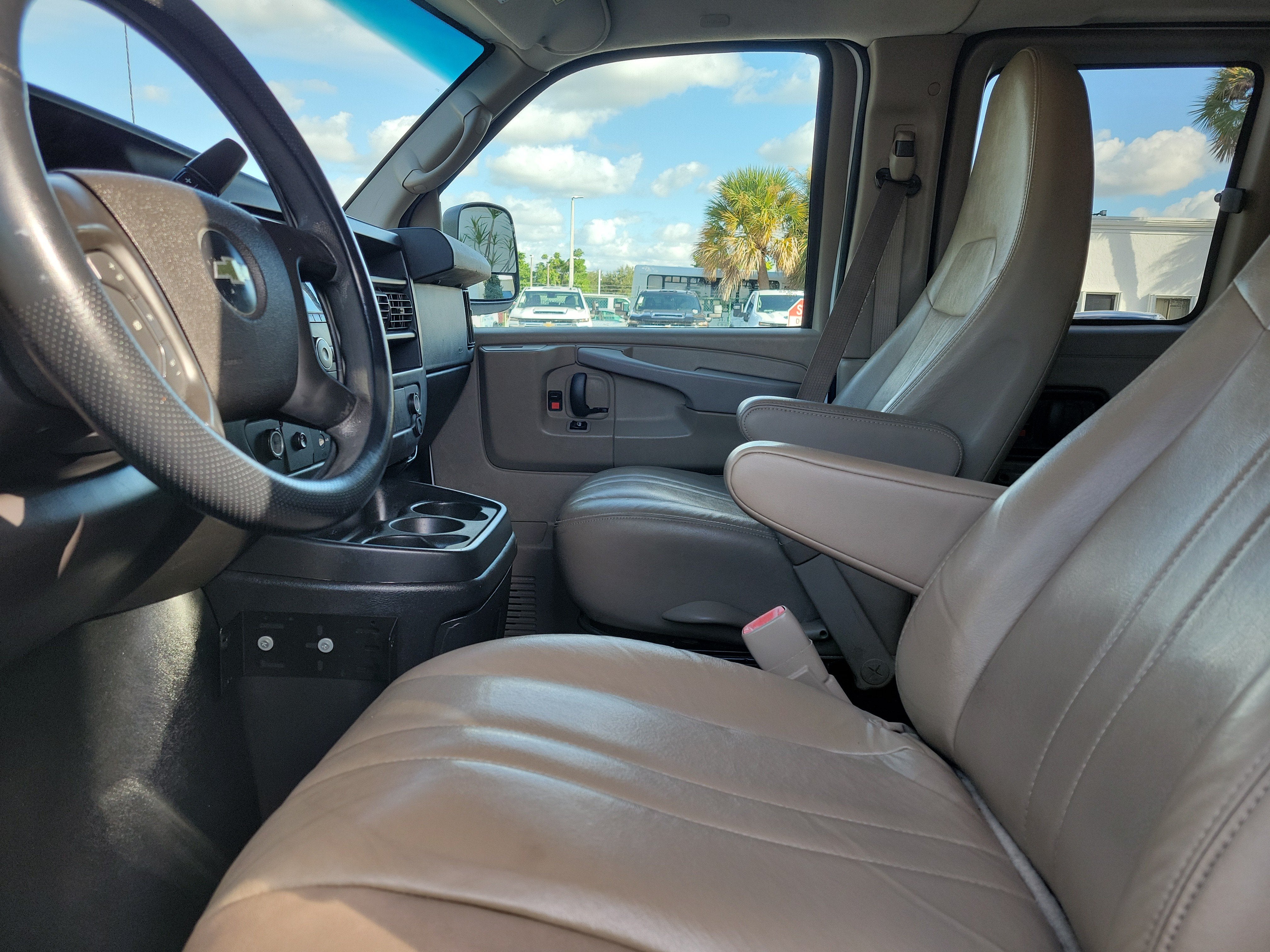 2014 Chevrolet Express Passenger 2500 LS