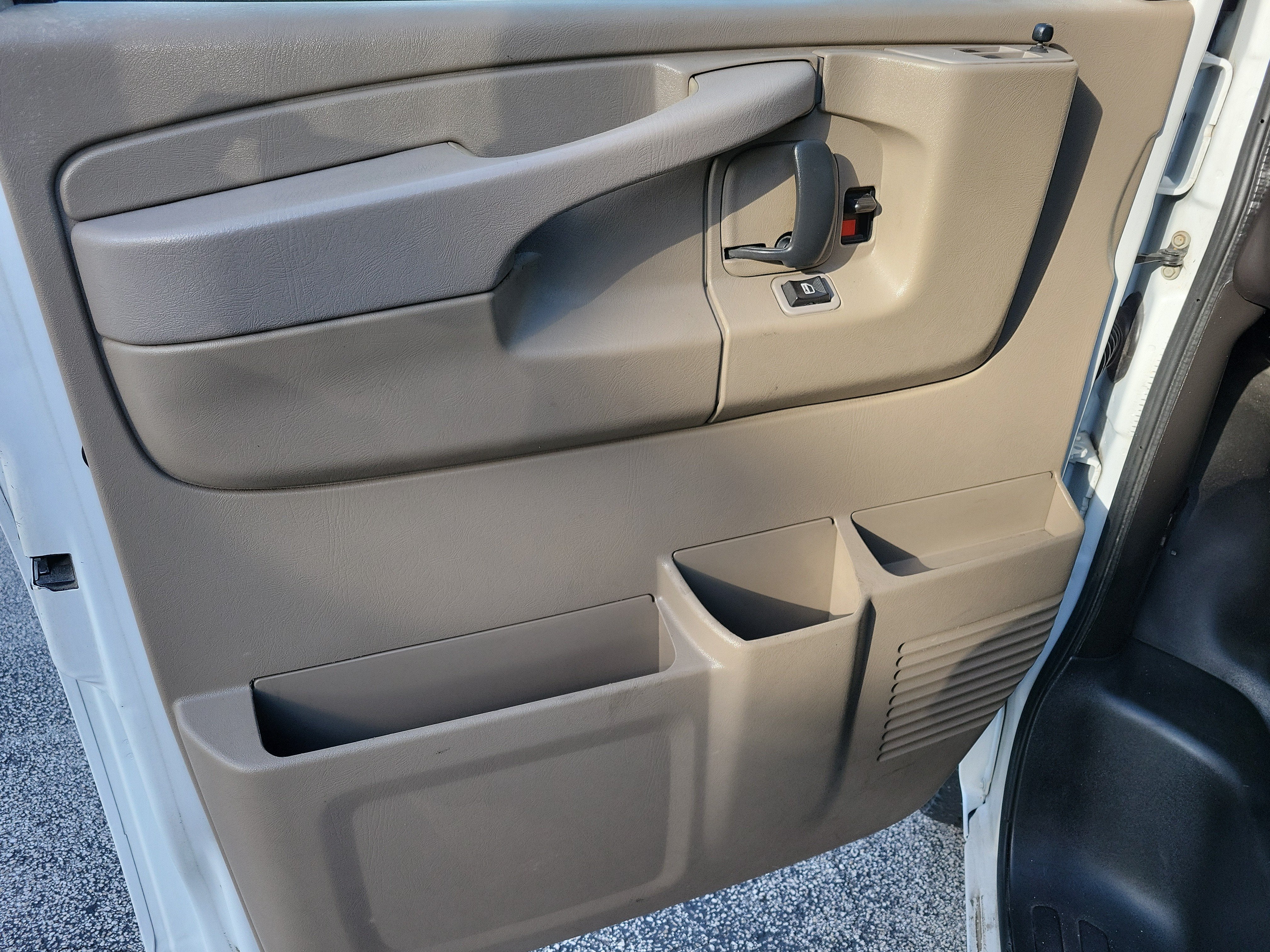 2014 Chevrolet Express Passenger 2500 LS