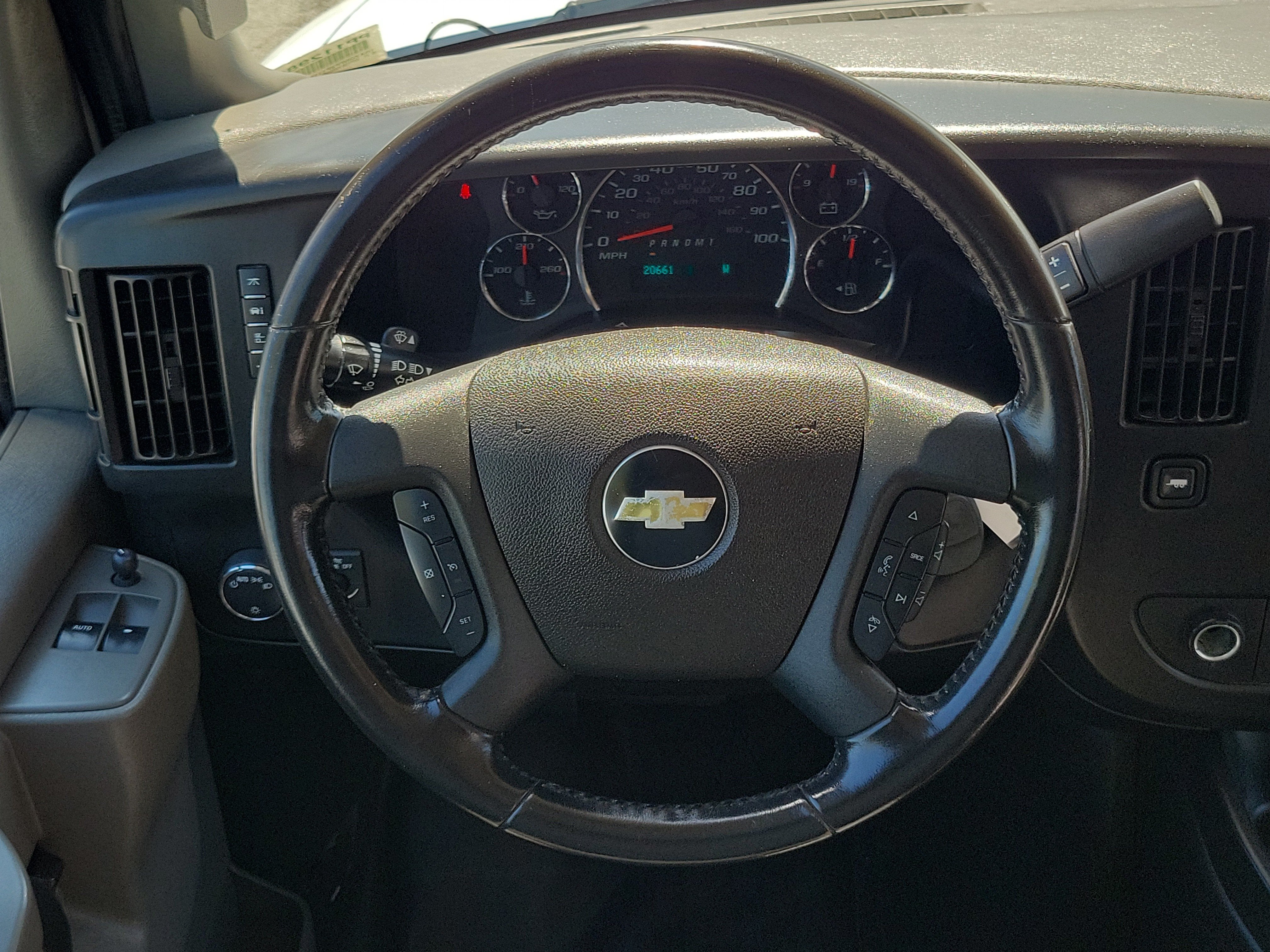 2023 Chevrolet Express Passenger 3500 1LS