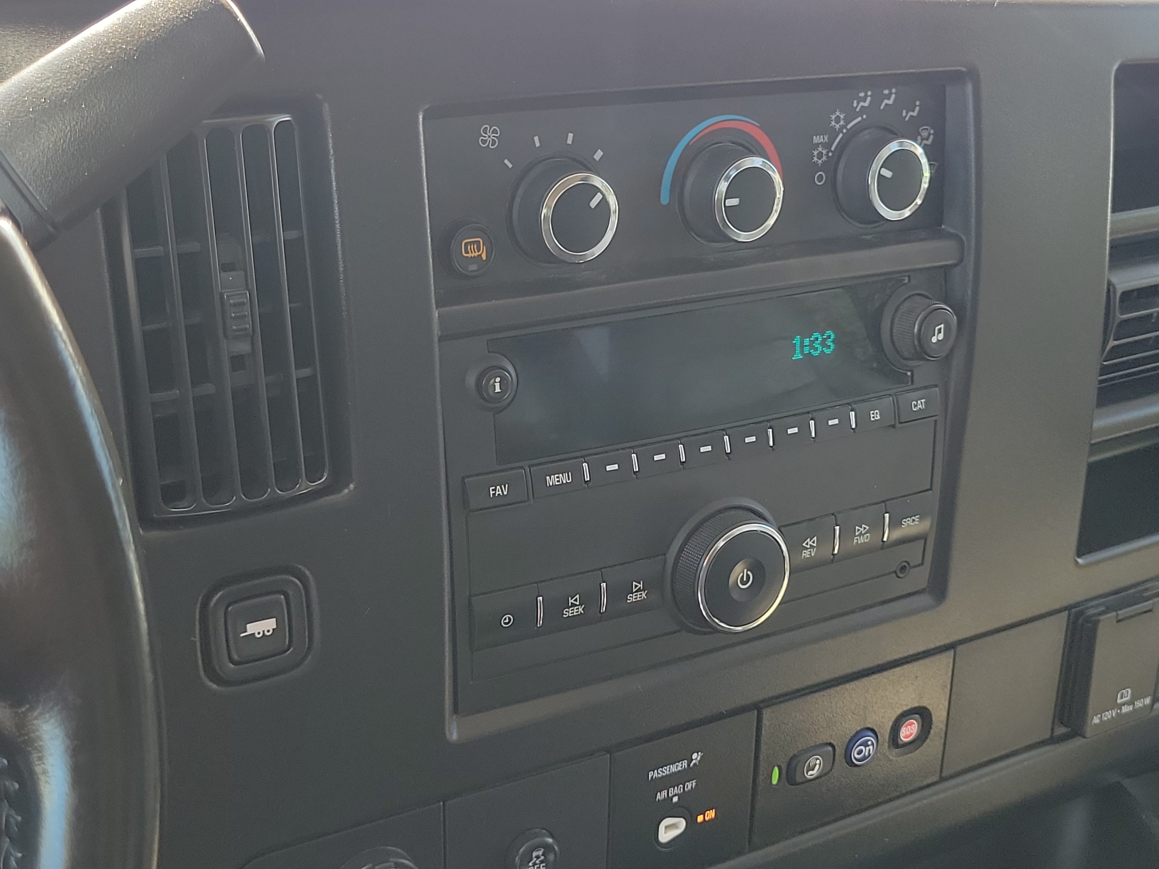 2023 Chevrolet Express Passenger 3500 1LS