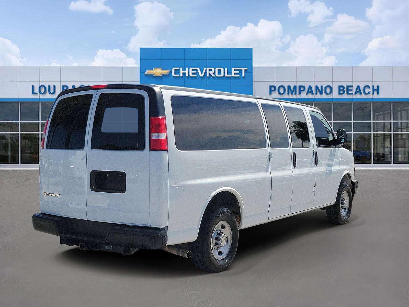 2023 Chevrolet Express Passenger 3500 1LS