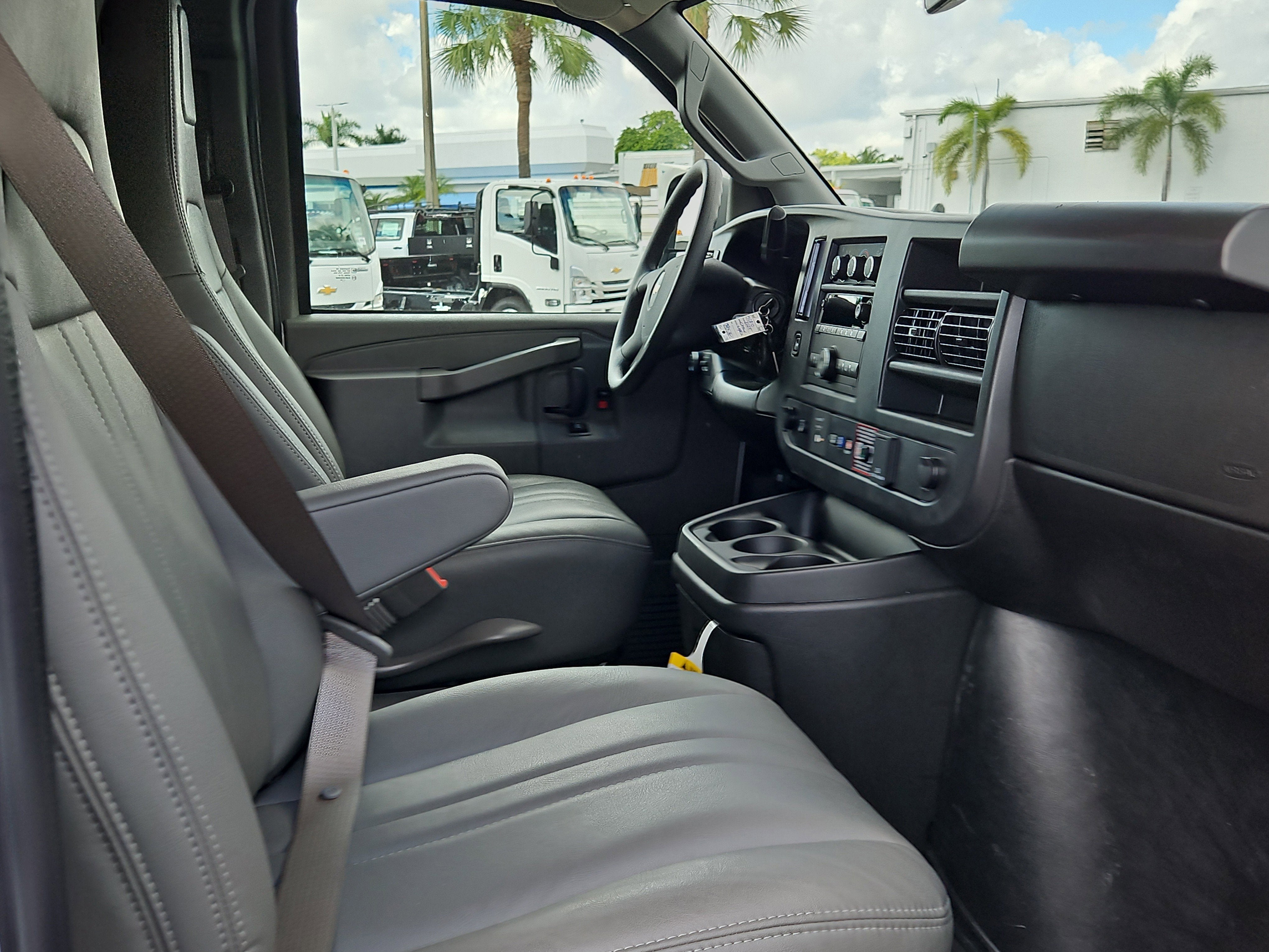 2025 Chevrolet Express Cargo 2500 WT