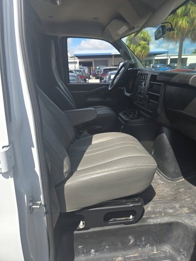 2025 Chevrolet Express Cargo WT