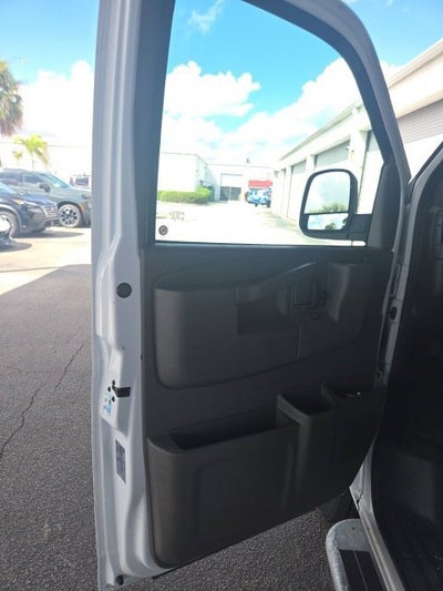 2025 Chevrolet Express Cargo WT