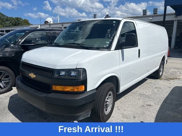 2025 Chevrolet Express Cargo WT