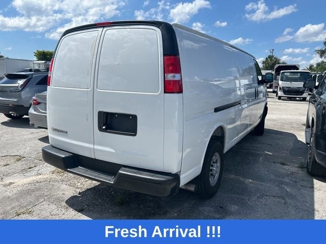 2025 Chevrolet Express Cargo WT