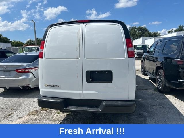 2025 Chevrolet Express Cargo WT